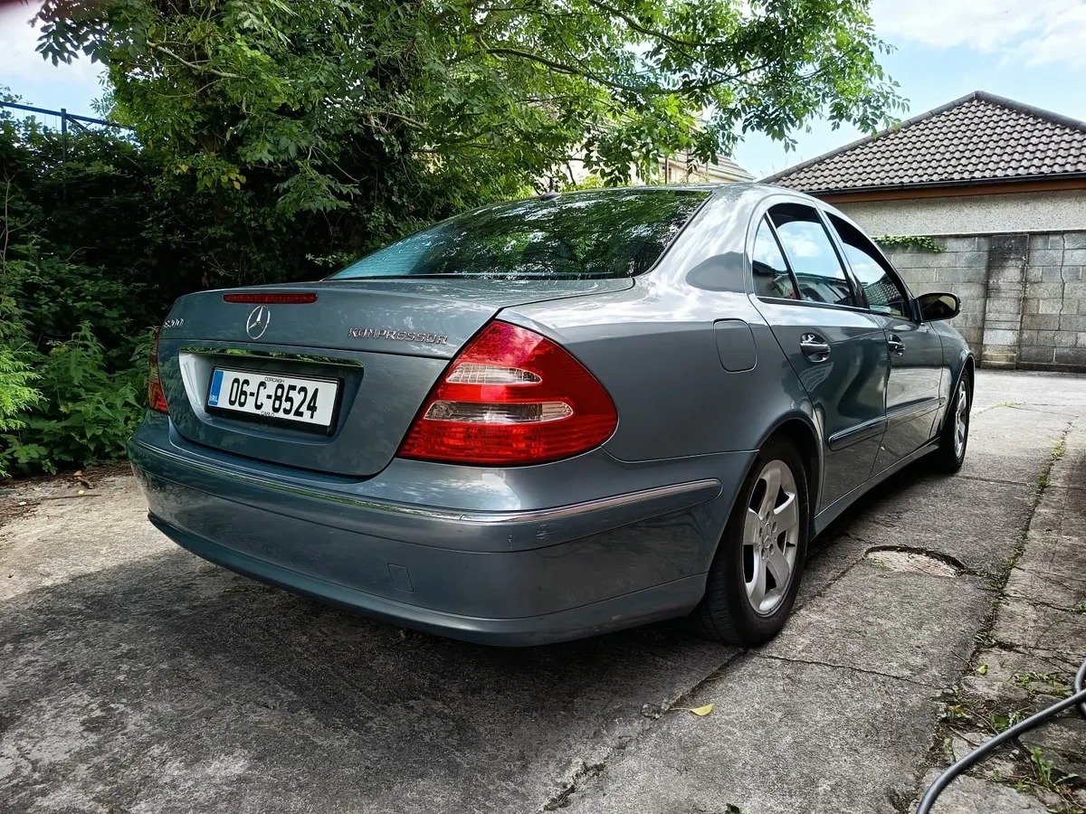 Mercedes-Benz E-Class 2006 - Image 3
