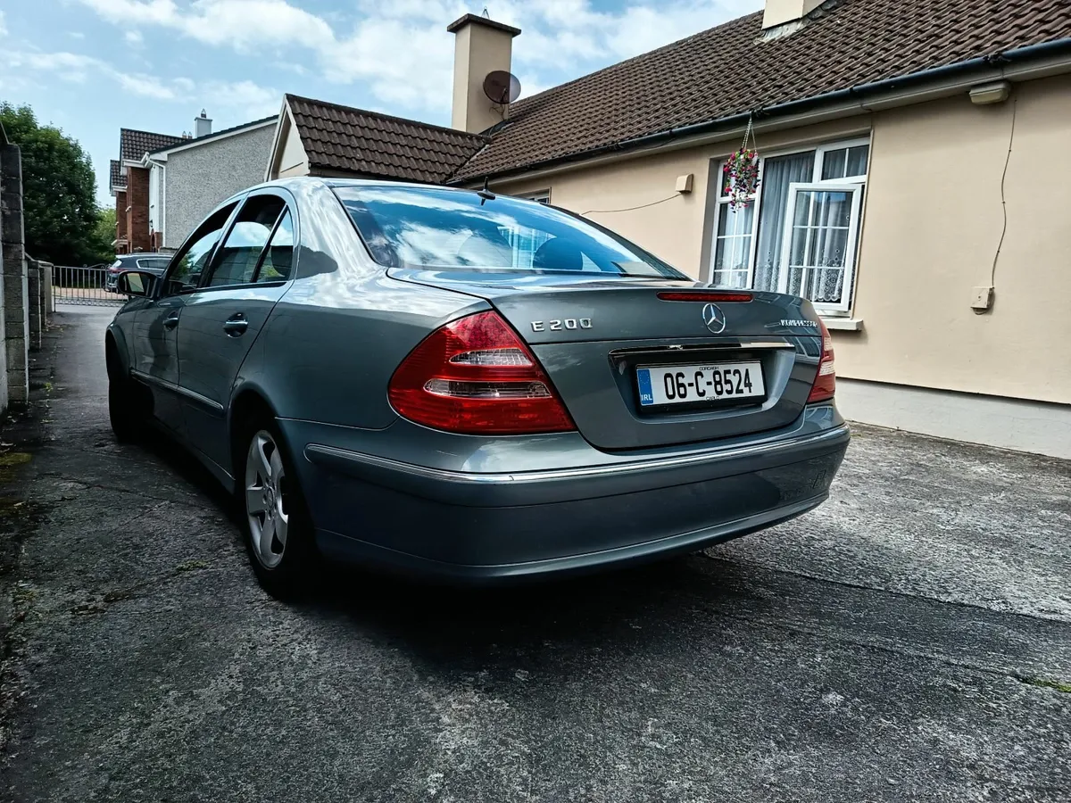 Mercedes-Benz E-Class 2006 - Image 4