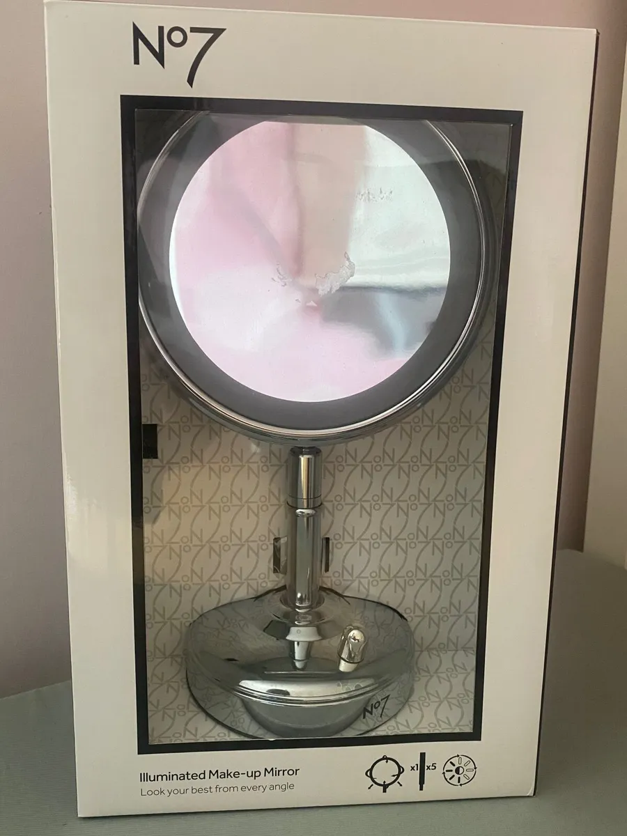 No7 Illuminated Make Up Mirror - Image 2