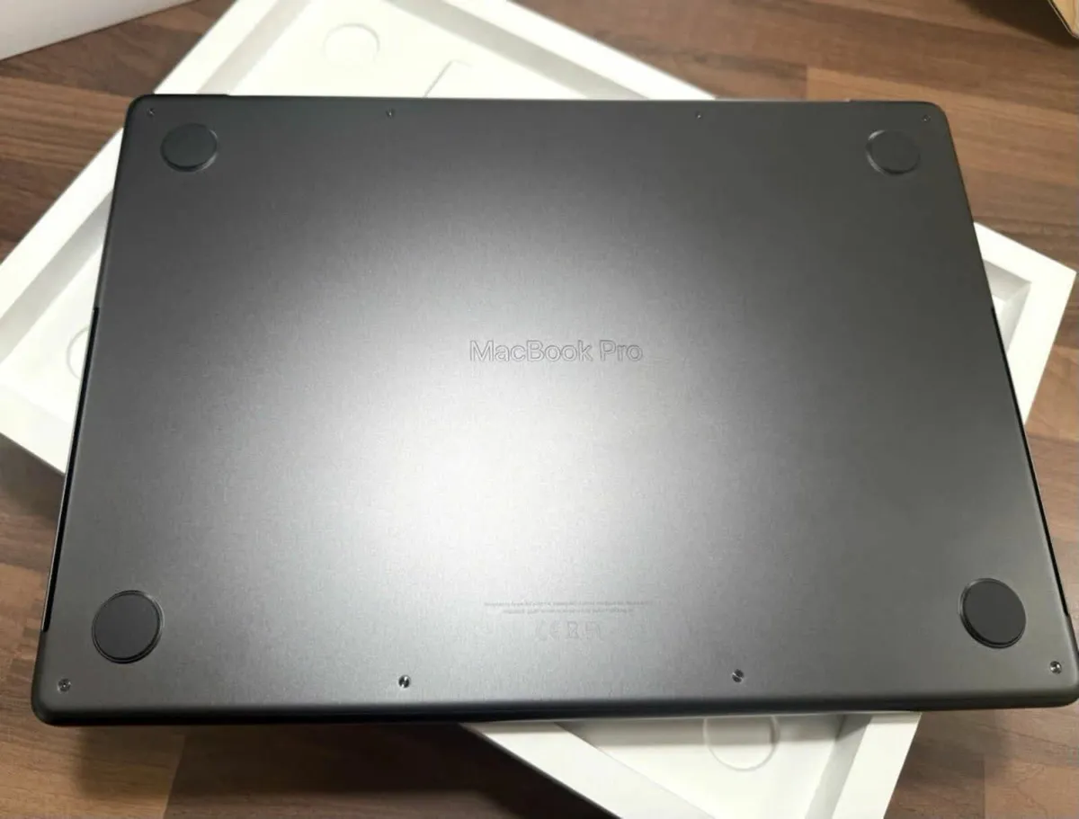 Apple MacBook Pro M4 14” 10-Core , 16GB RAM 512SSD - Image 4
