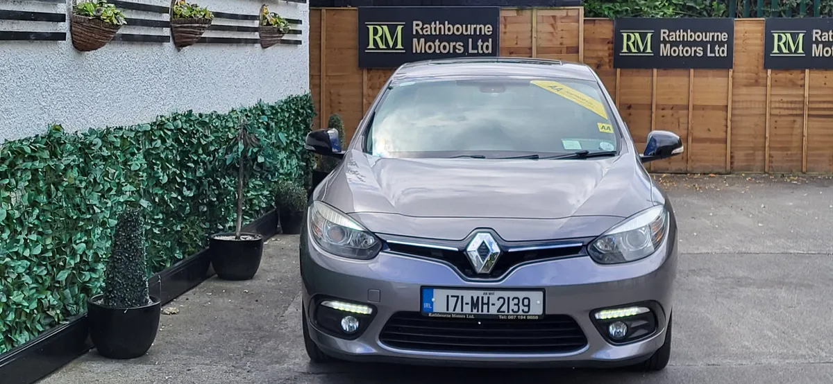Renault Fluence 2017 Limited edition (low Mileage) - Image 4