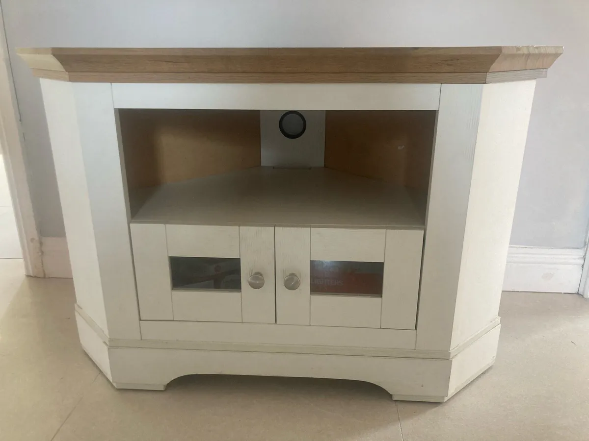 TV Corner Unit. - Image 1