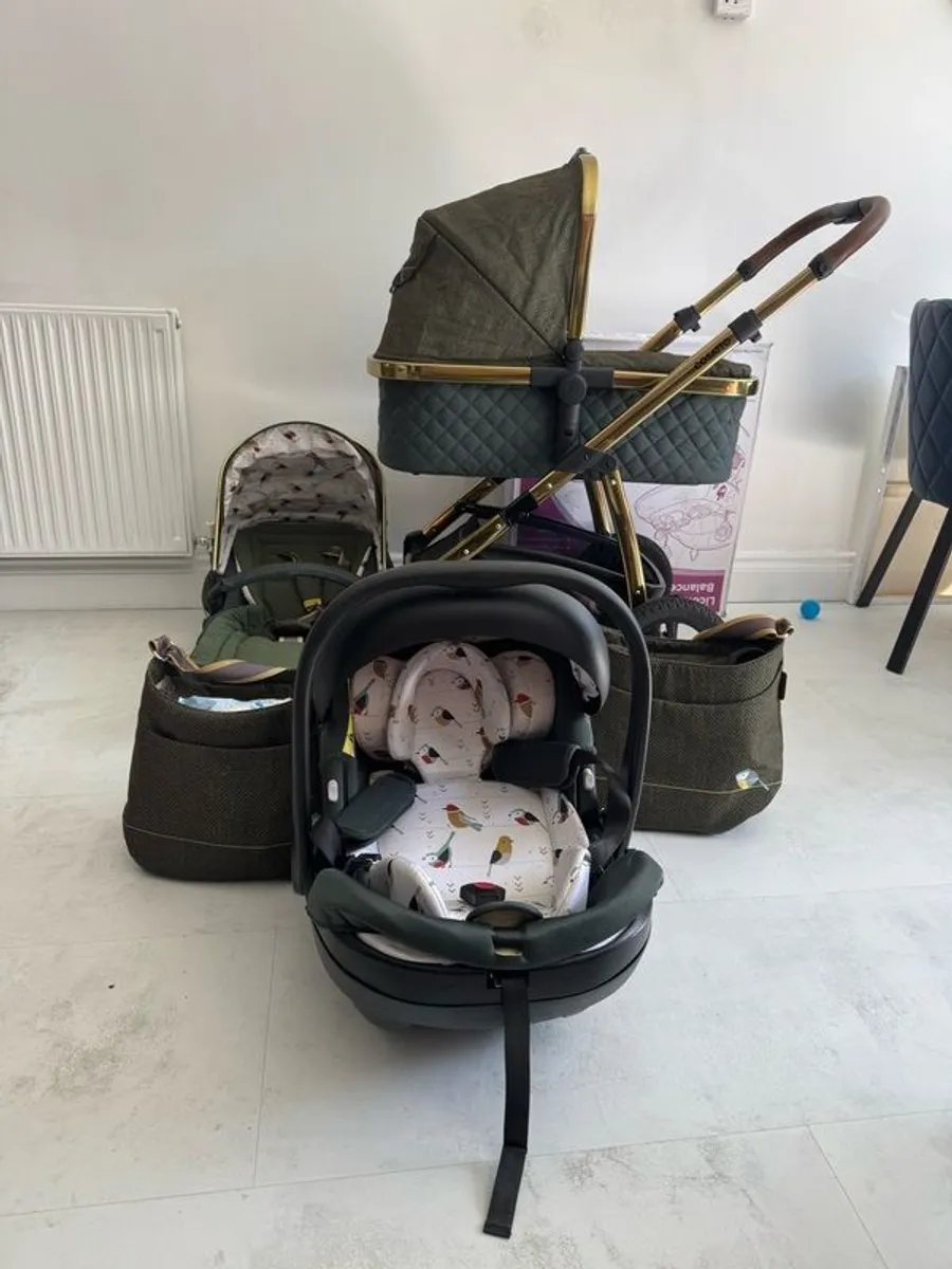 COSATTO ULTIMATE Wow XL Car Seat Bundle Bureau. Used immaculate condition - Image 2