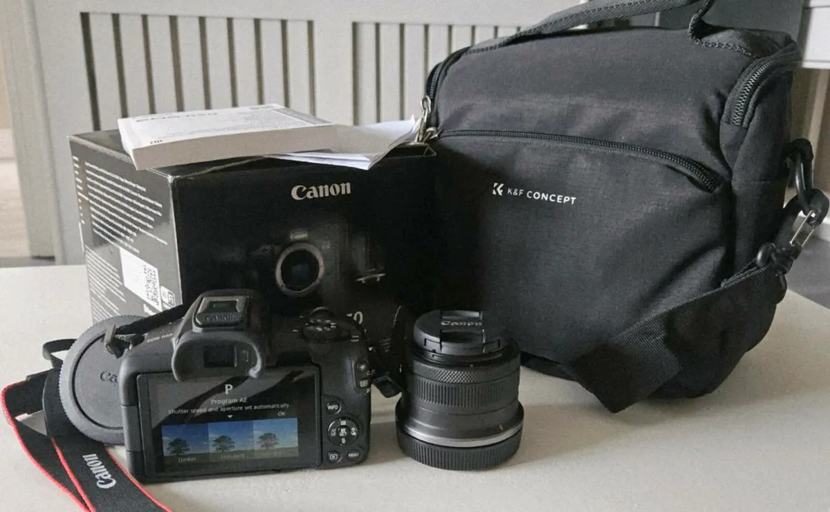 Canon EOS R50 - Image 1