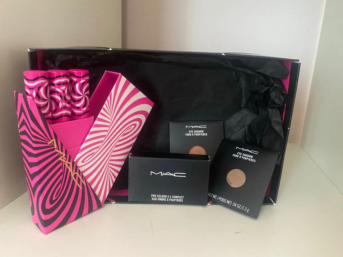 Mac Makeup Set - Image 2
