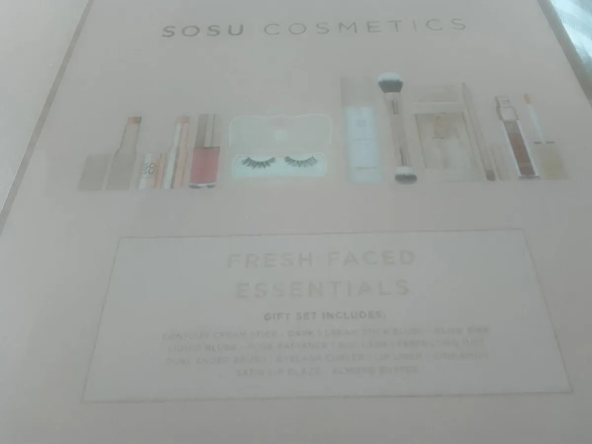SOSU LARGE FRESH FACED ESSENTIAL COSMETICS BOX NEW - Image 4