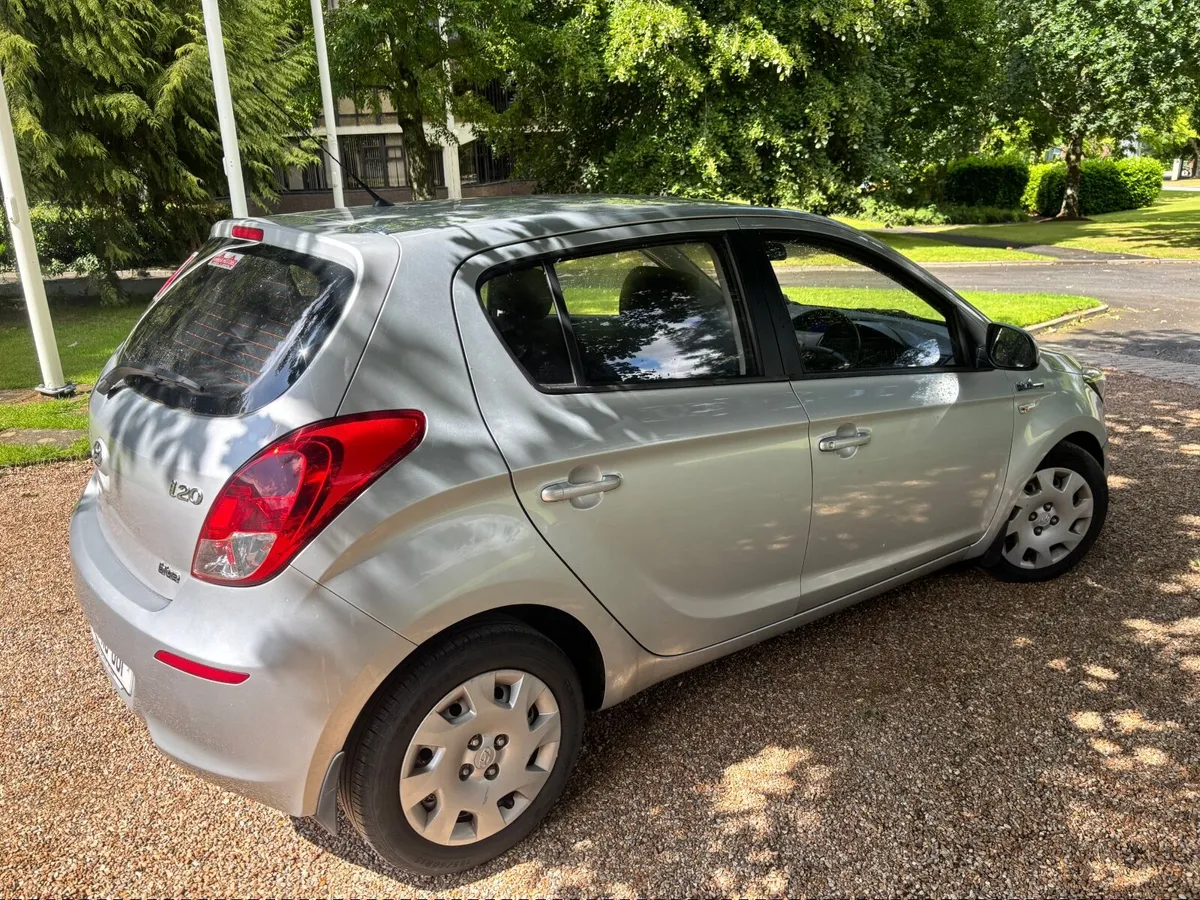 2013 Hyundai i20 high spec model 1.4 diesel - Image 2