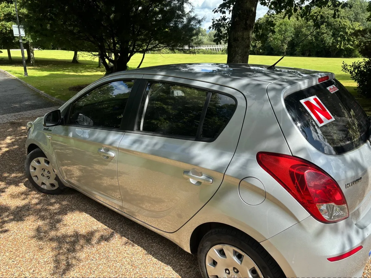 2013 Hyundai i20 high spec model 1.4 diesel - Image 3