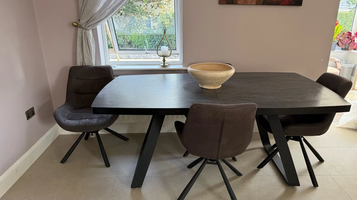 Kitchen table and chairs - Image 3