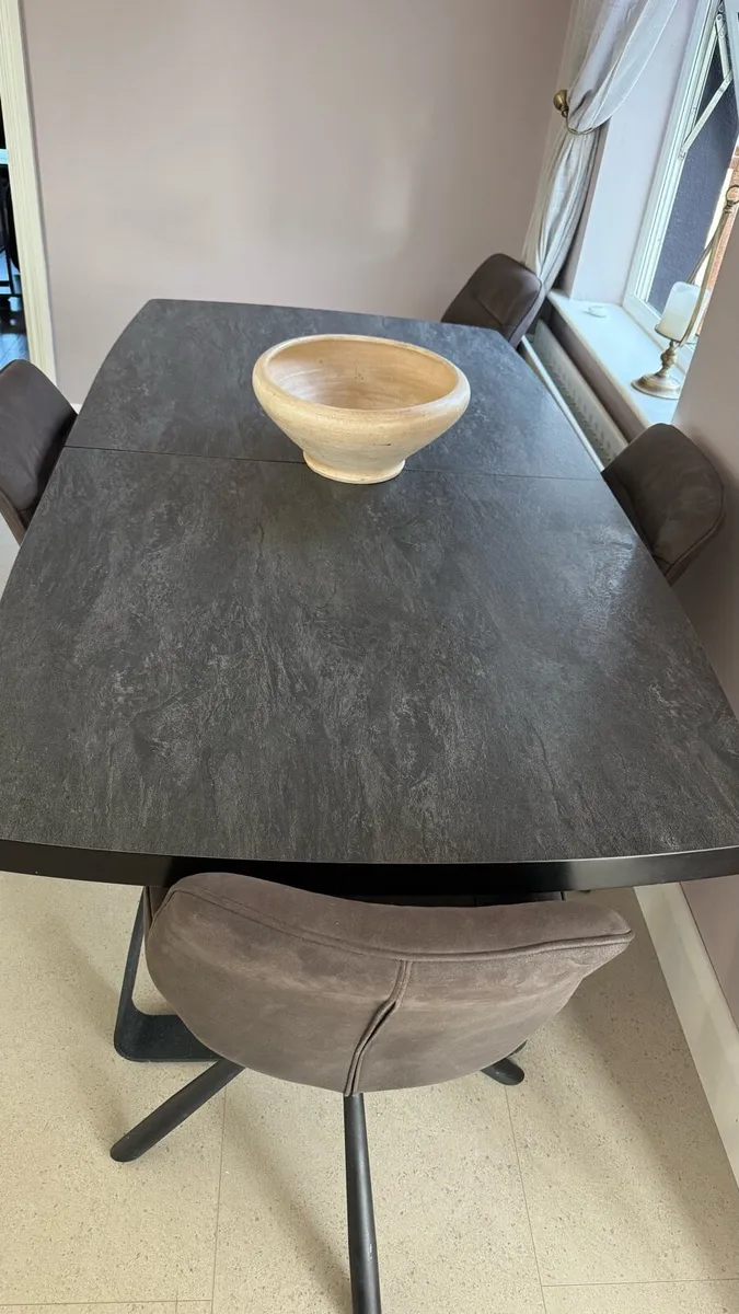 Kitchen table and chairs - Image 4