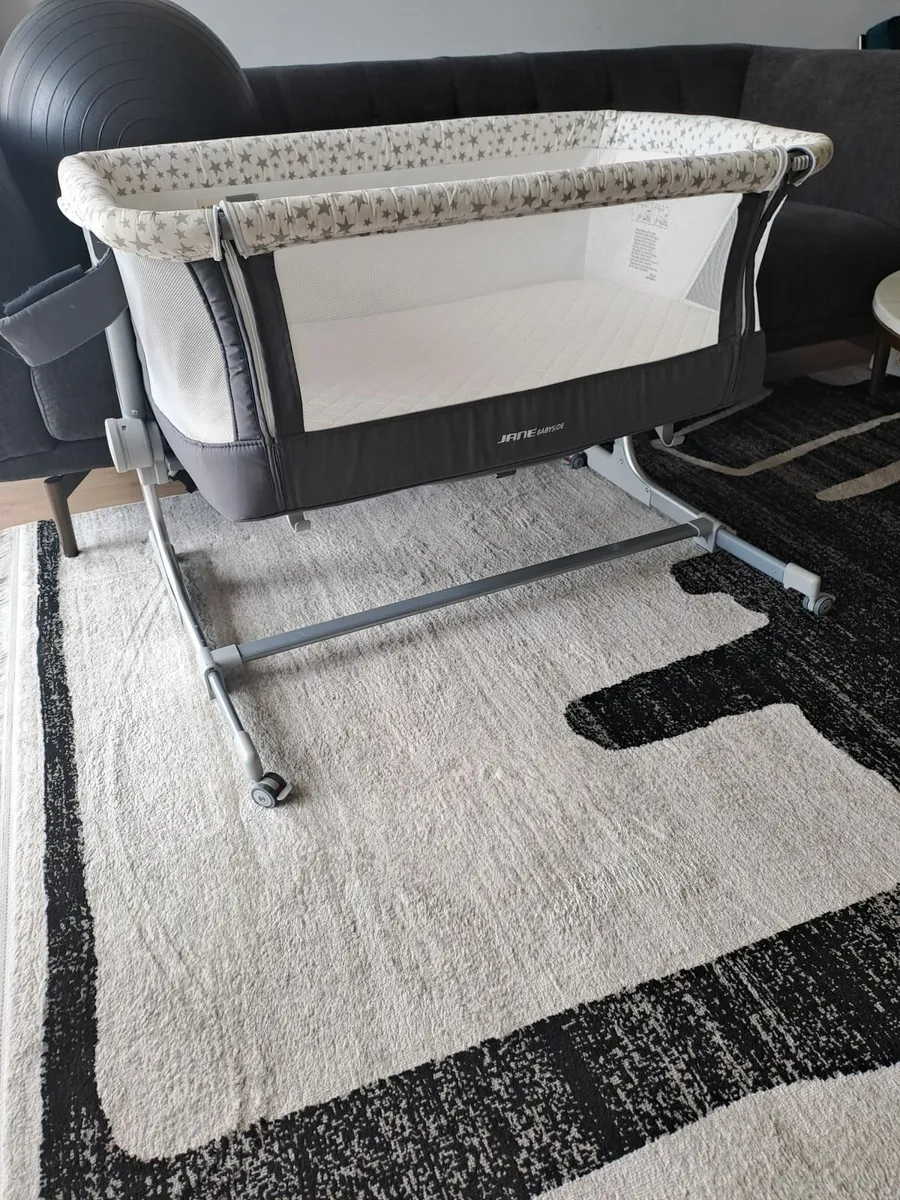 Co sleeper cot/crib  free to take away. - Image 2