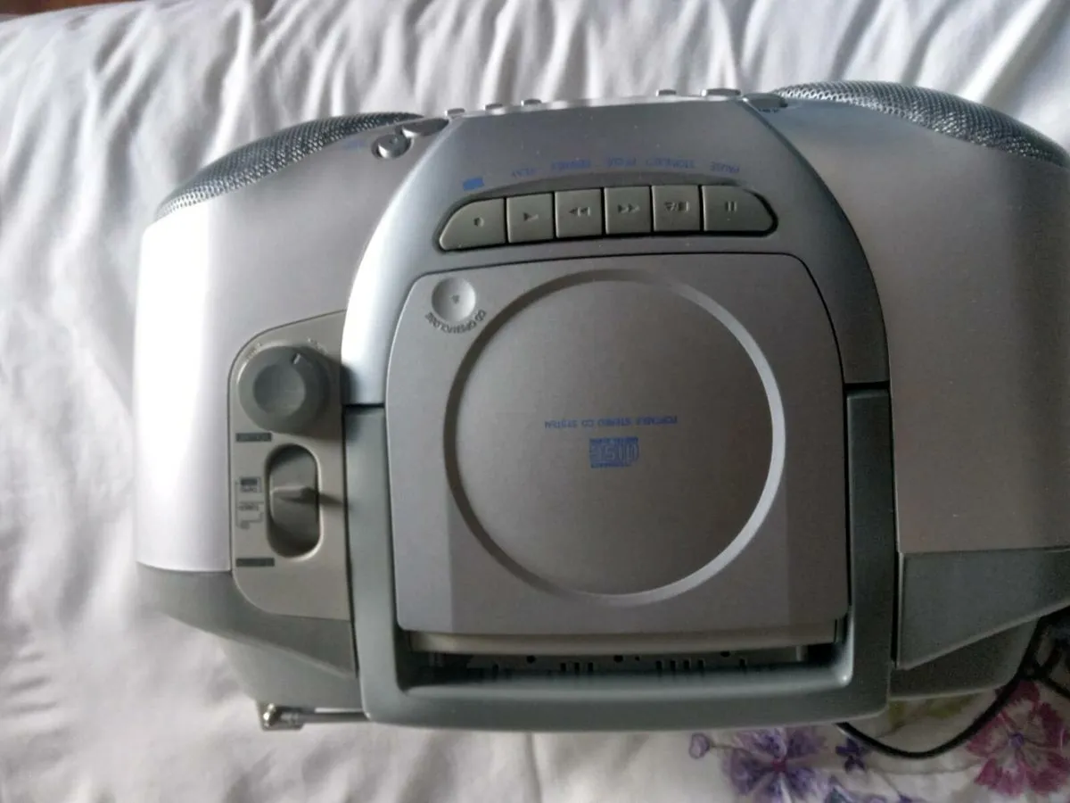 Stereo - Image 2