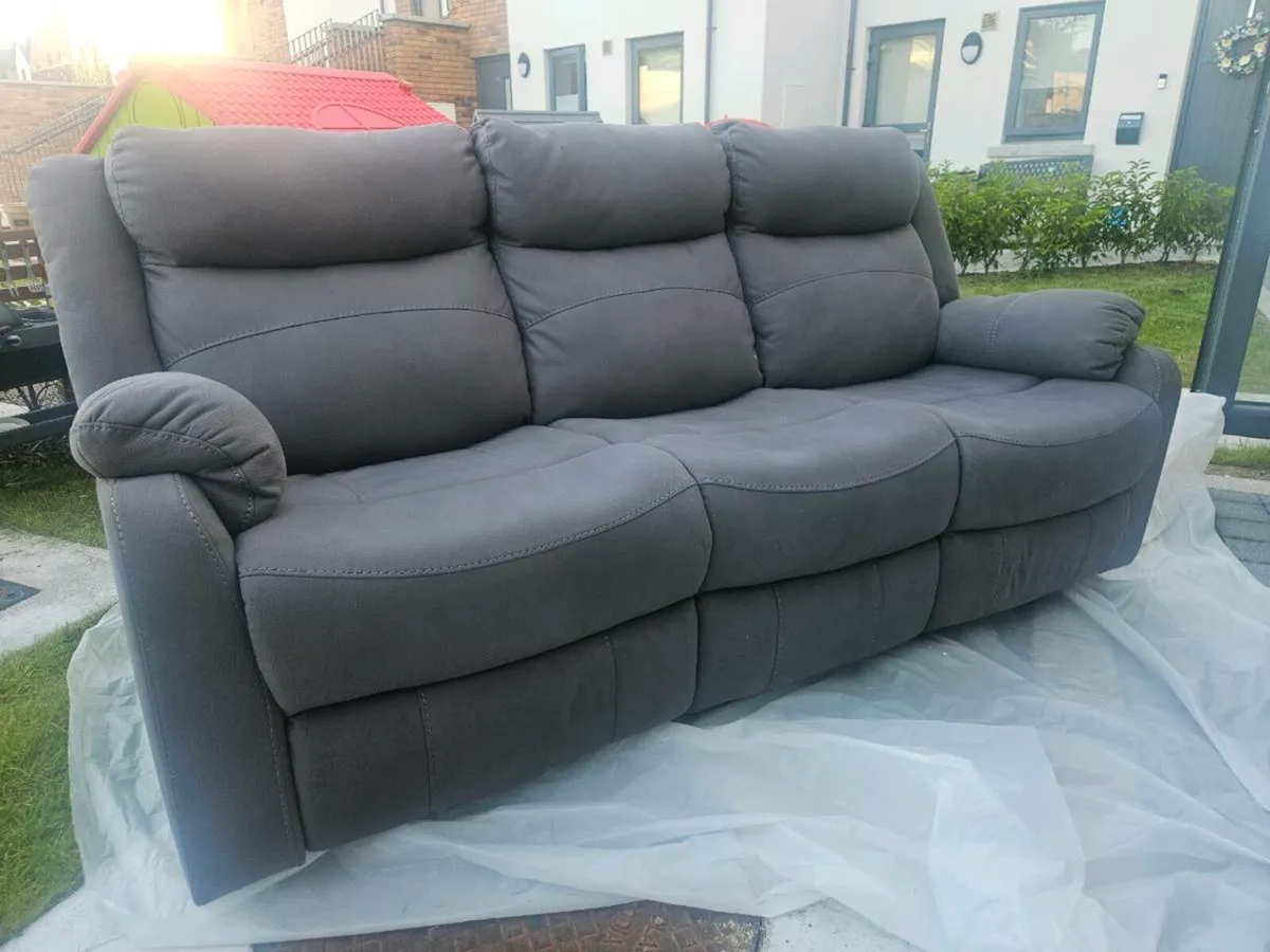 3 Seater Recliner - Image 2