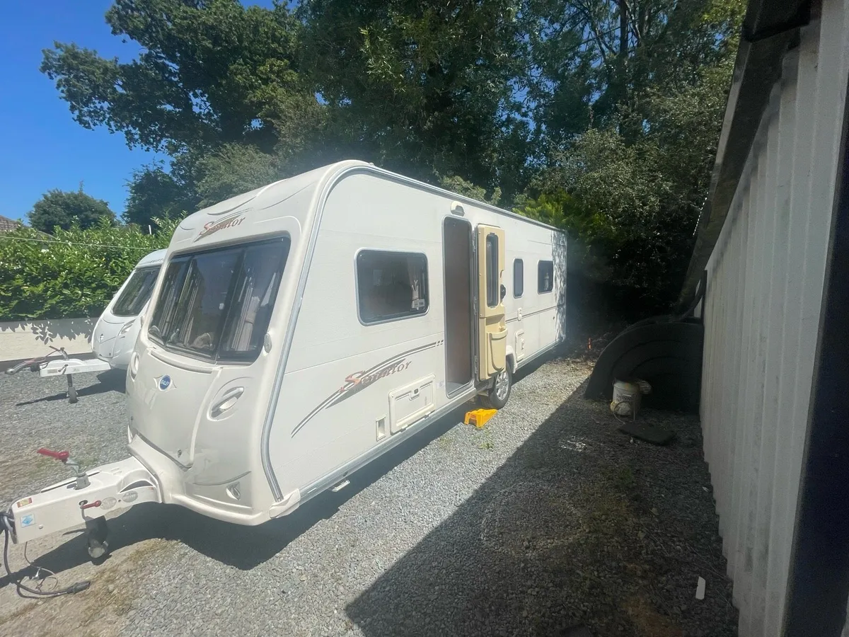 4 birth fixed island bed caravan - Image 1