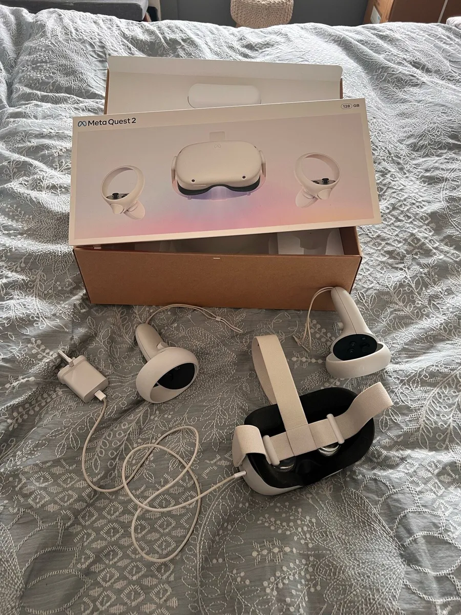 Meta Quest 2 VR headset - Image 2