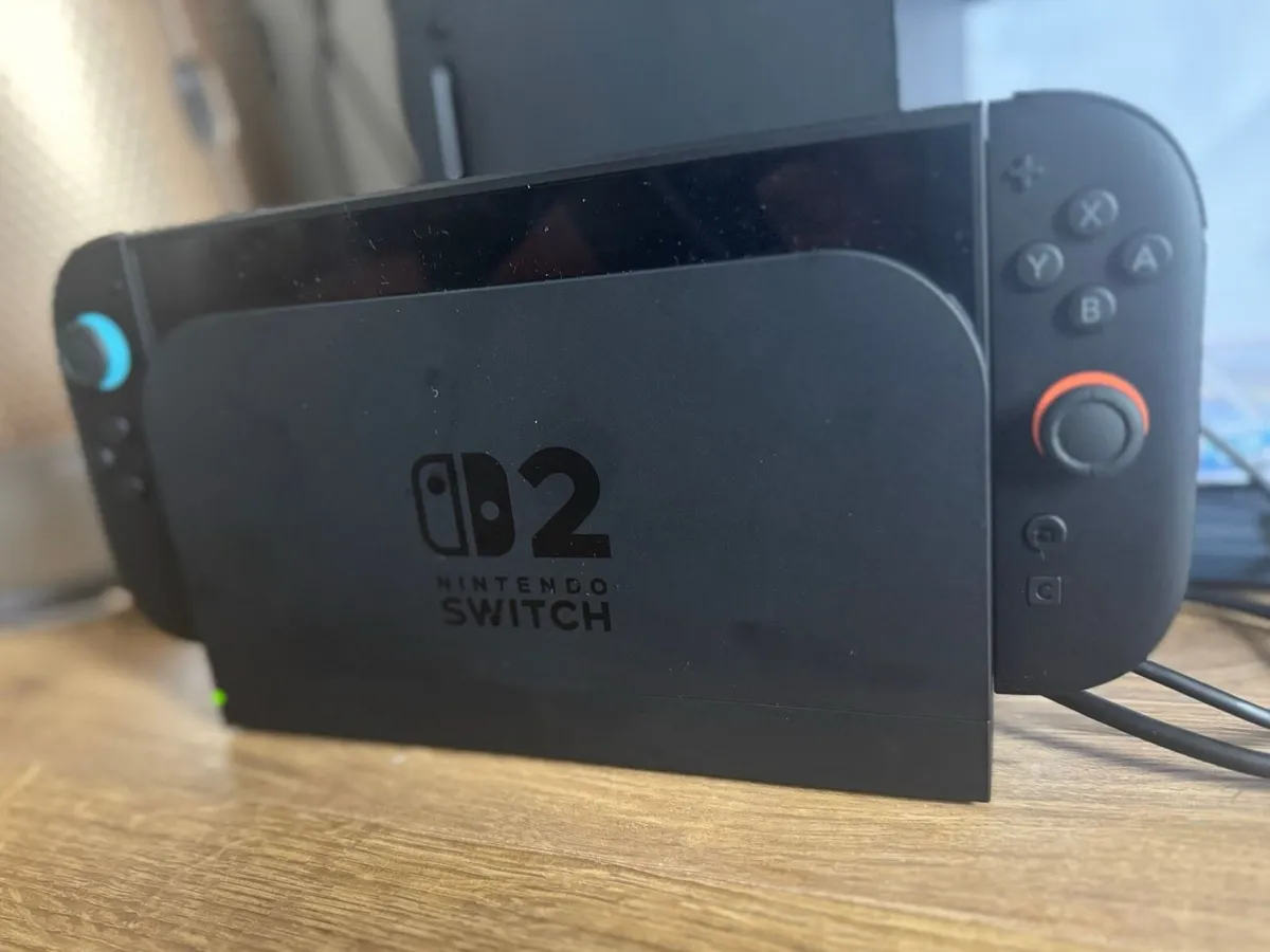 Nintendo Switch 2 + Box