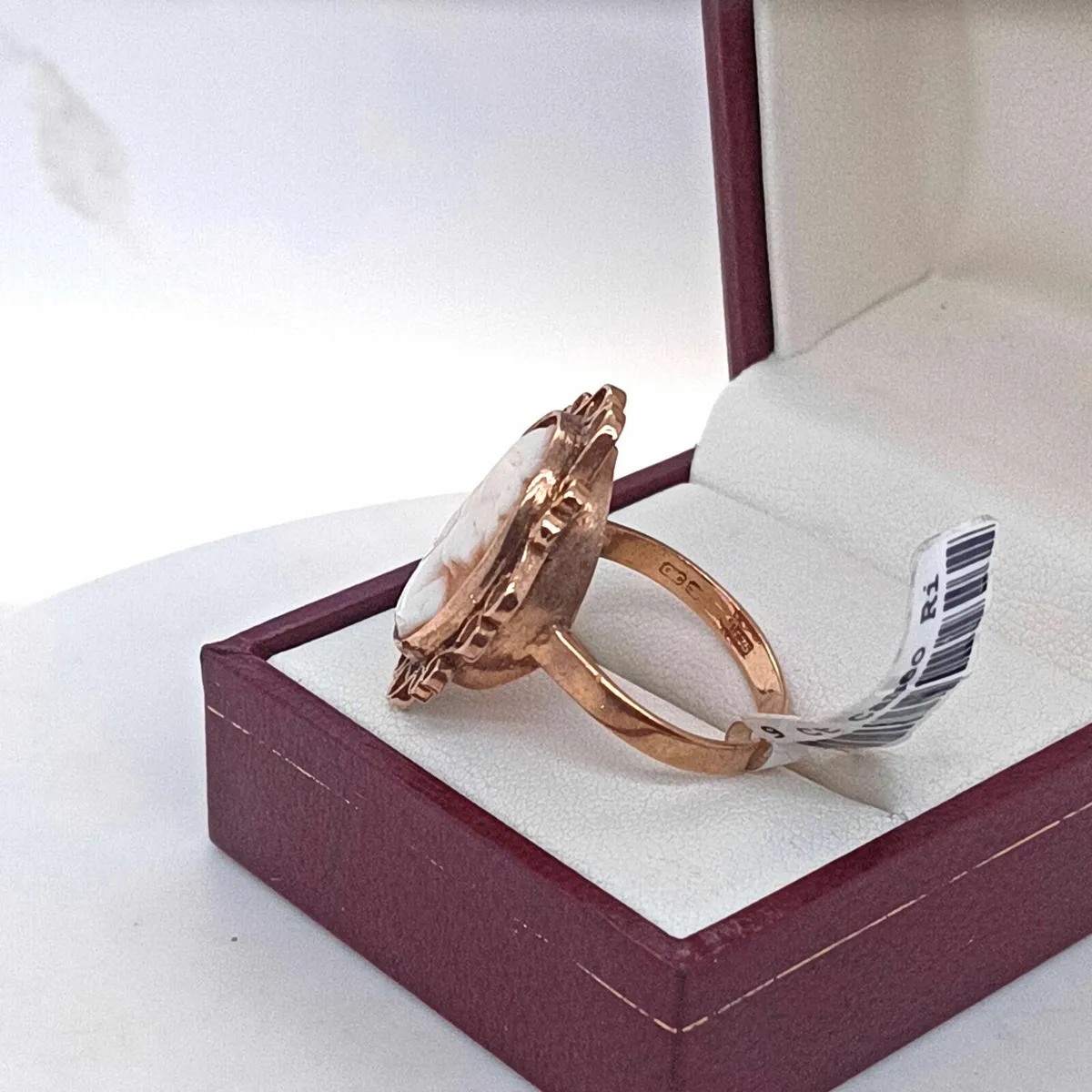 Vintage Shell Cameo Ring, 9k Yellow Gold - Image 4