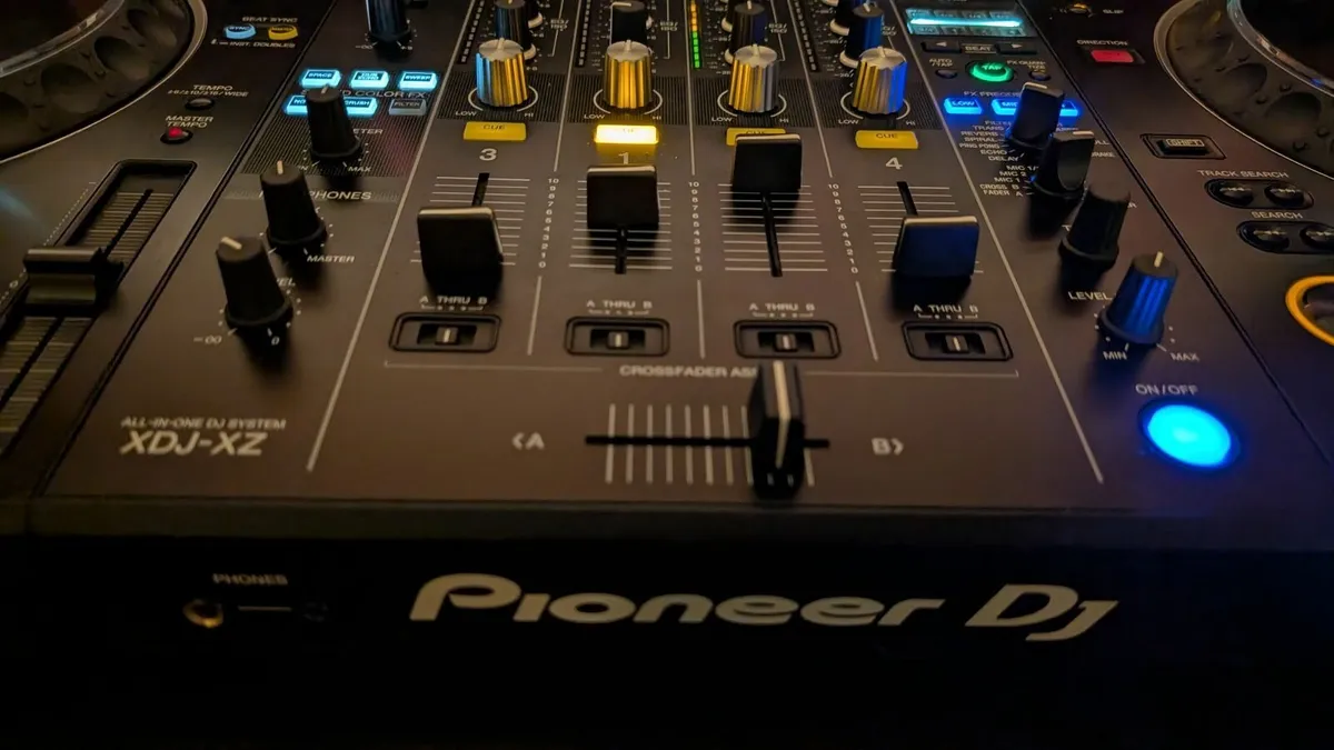 Pioneer XDJXZ controller - Image 3