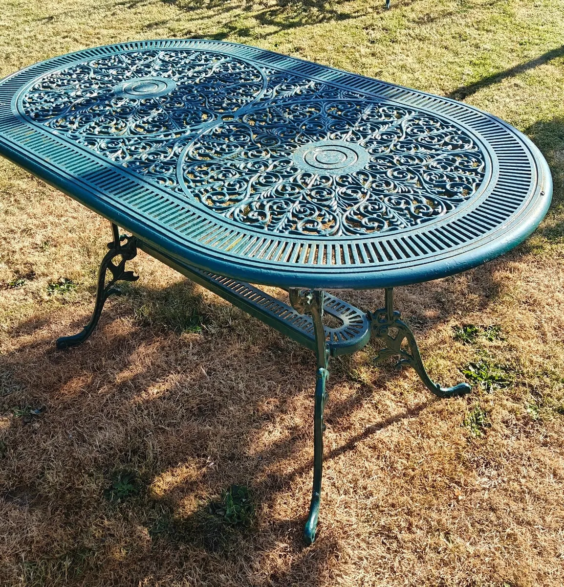 Lovely Garden Table with Five Chairs - Image 1
