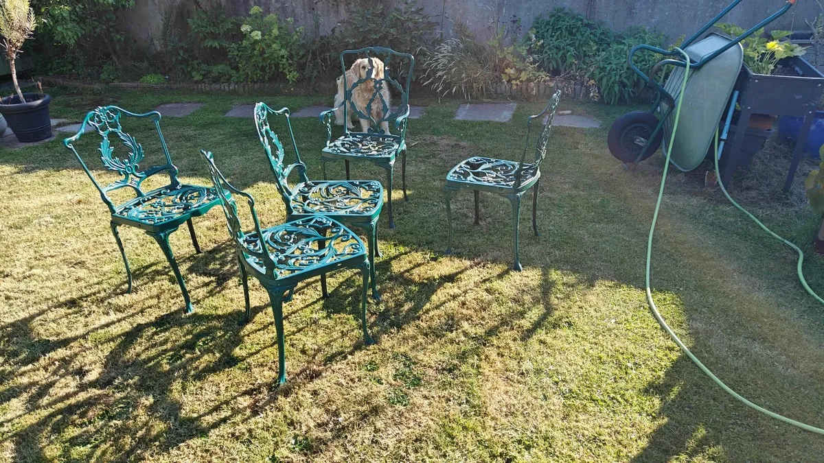 Lovely Garden Table with Five Chairs - Image 2