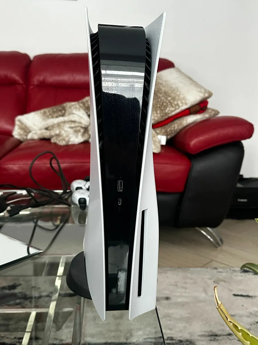 Playstation 5 Blu-Ray/Disc Edition + 2 Controllers - Image 2