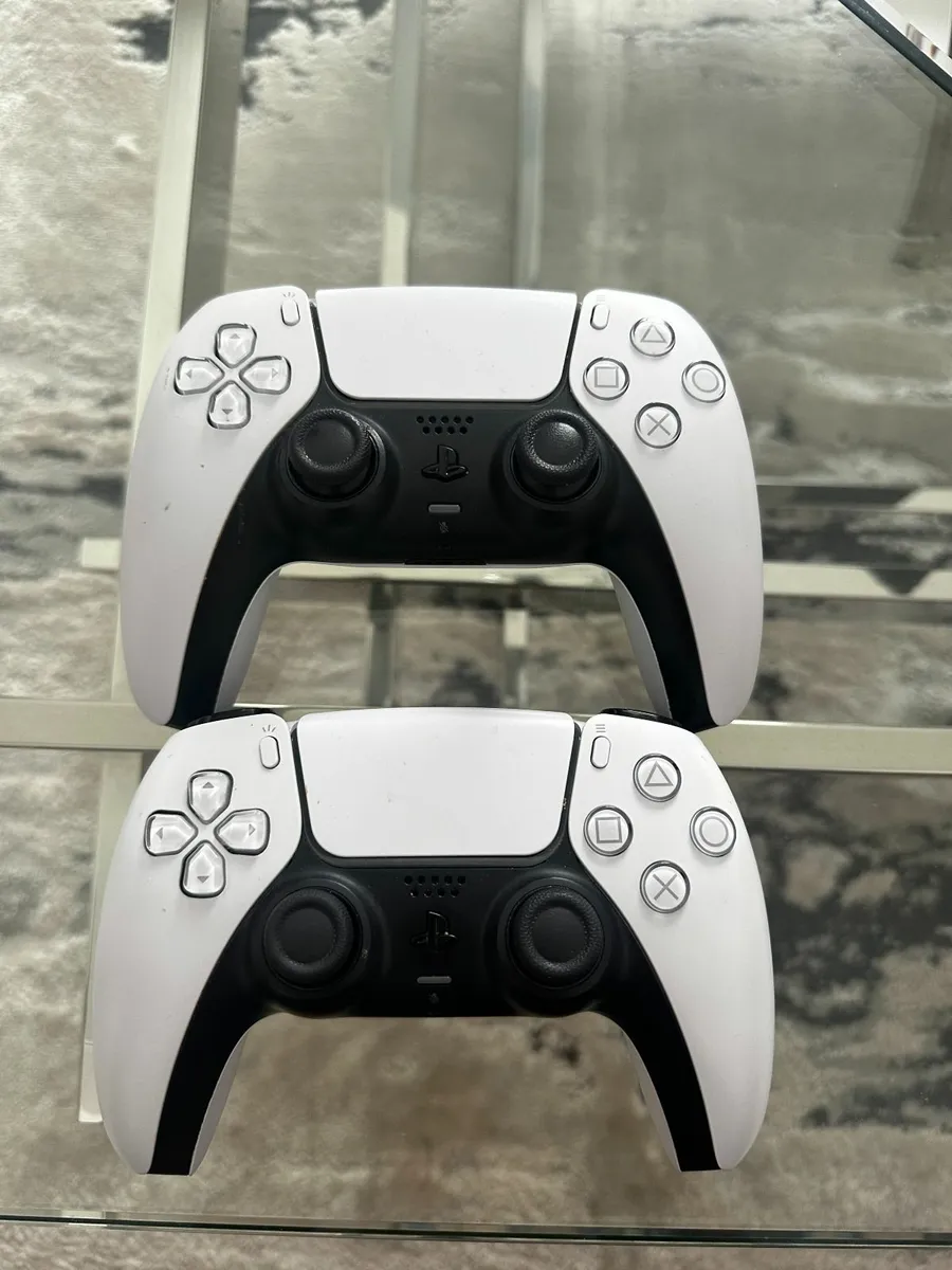 Playstation 5 Blu-Ray/Disc Edition + 2 Controllers - Image 3