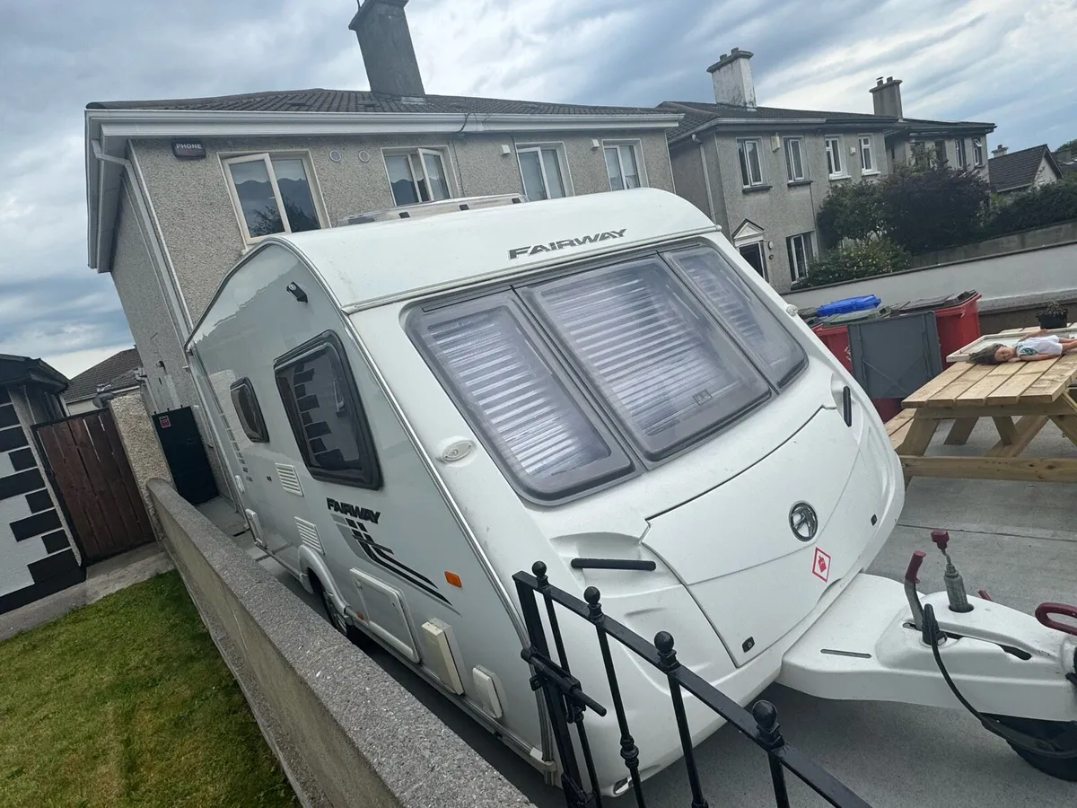 SWIFT FAIRWAY 2 BERTH CARVAN GOOD CONDITION - Image 3