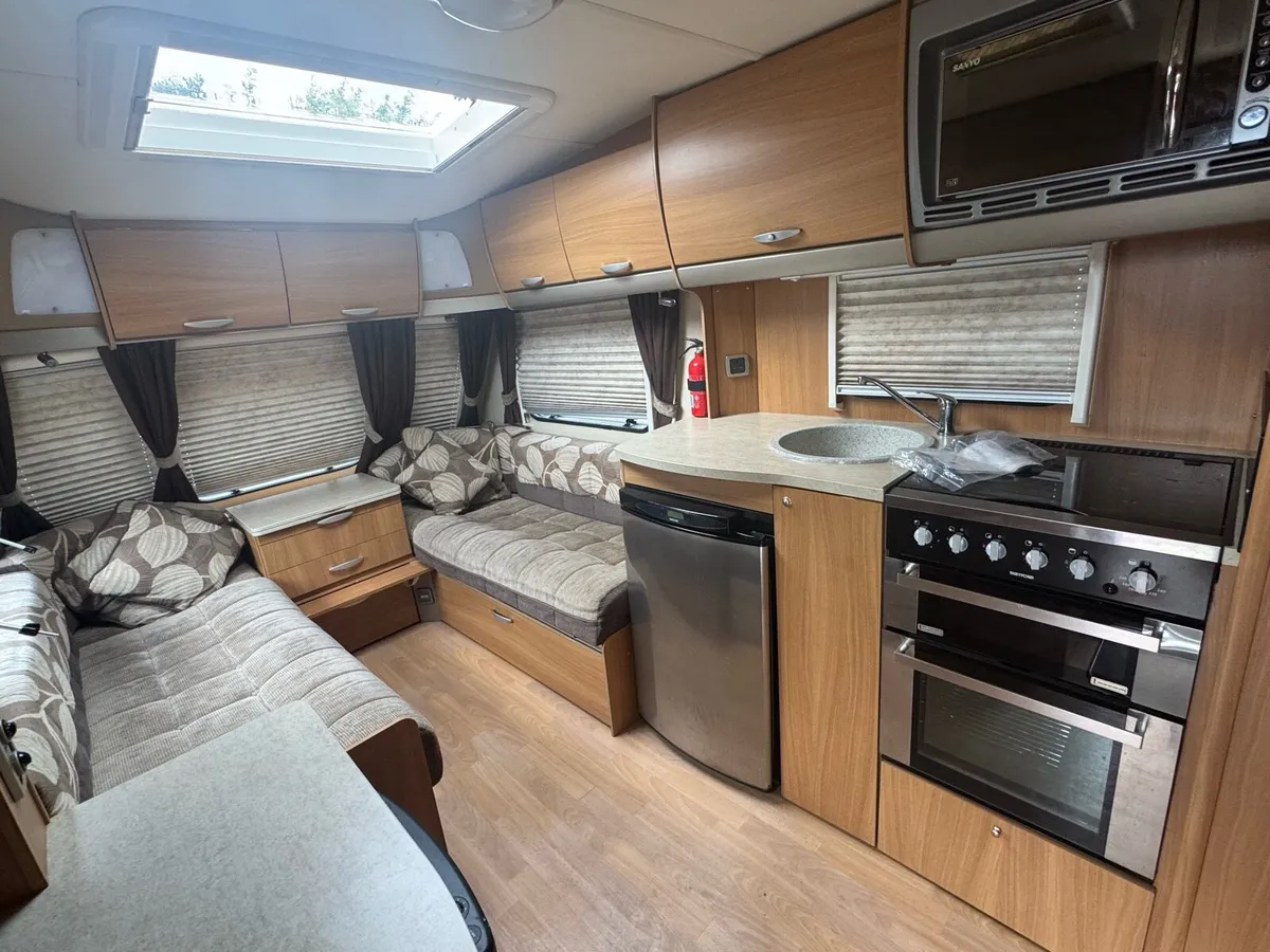 SWIFT FAIRWAY 2 BERTH CARVAN GOOD CONDITION - Image 4