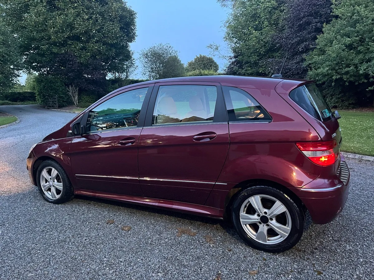 Mercedes - Image 2