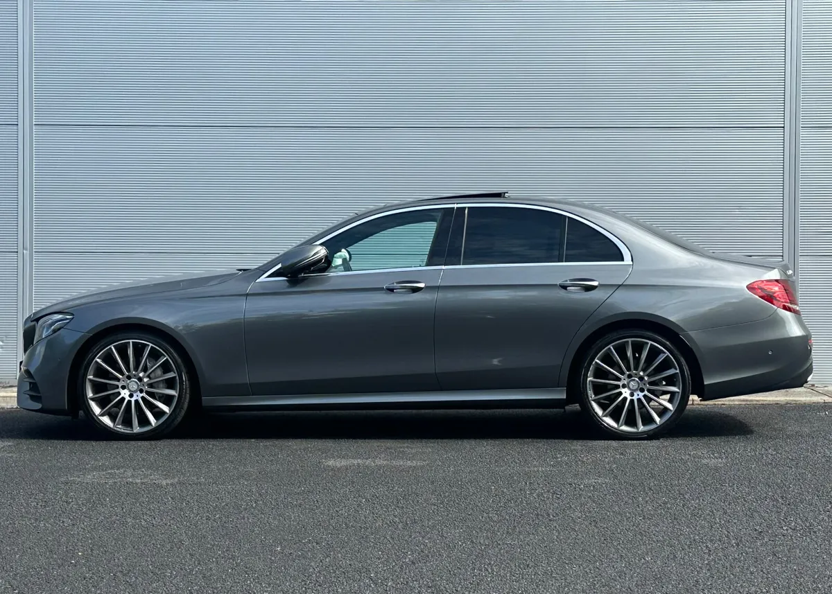 Mercedes-Benz E220d AMG Premium+ - Image 4