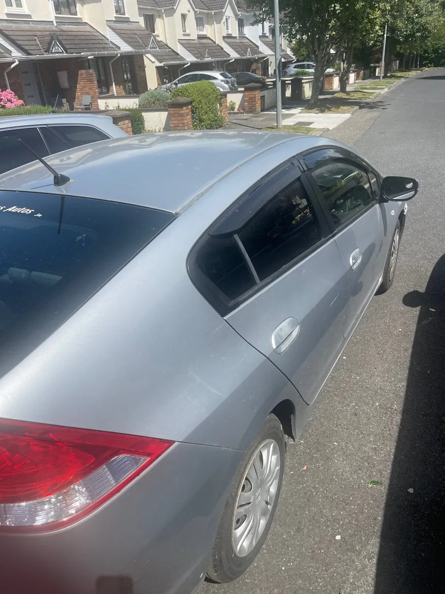 Honda Insight 2011 drives smoothly - Image 2