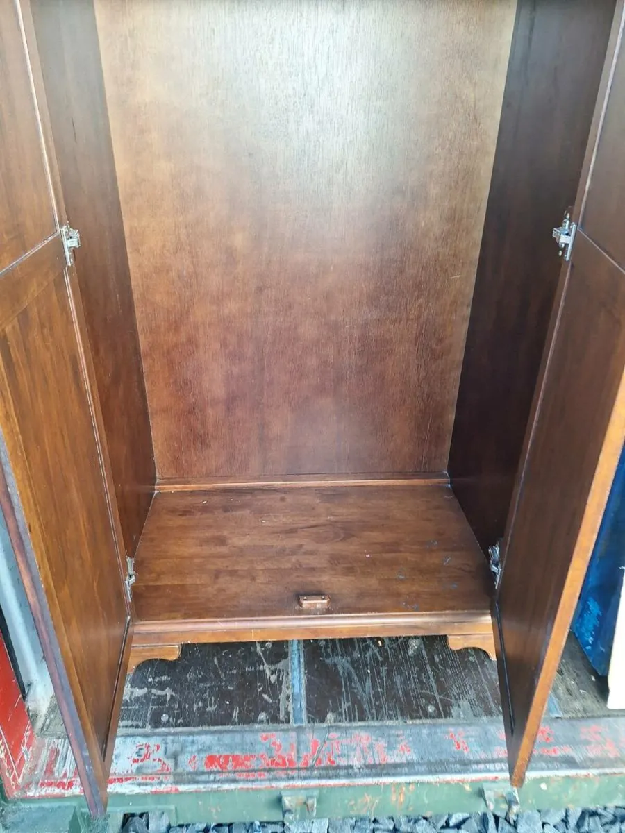 Heavy wooden wardrobe (DELIVERY) - Image 2