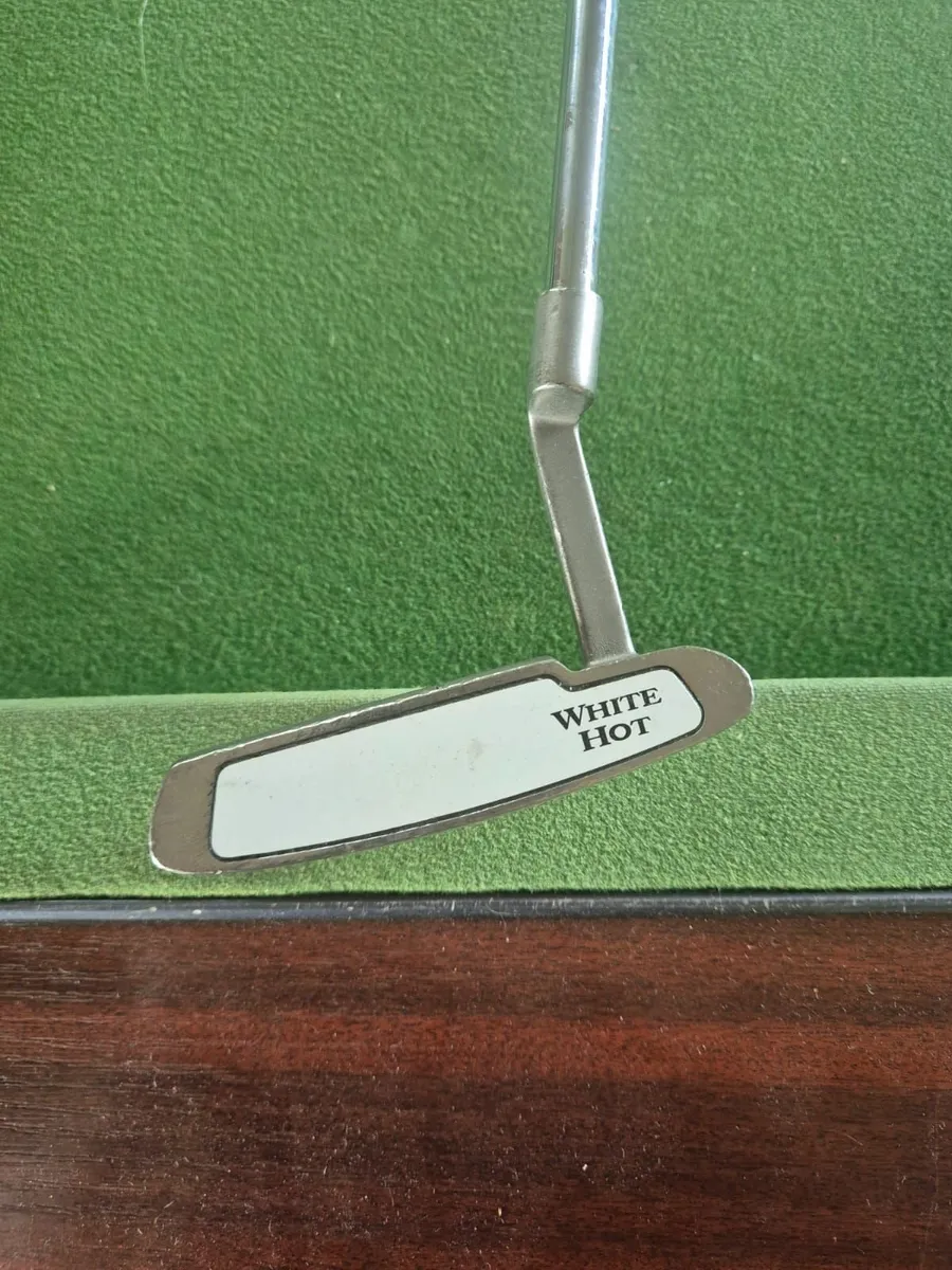 Odyssey White Hot Blade Putter - Image 4