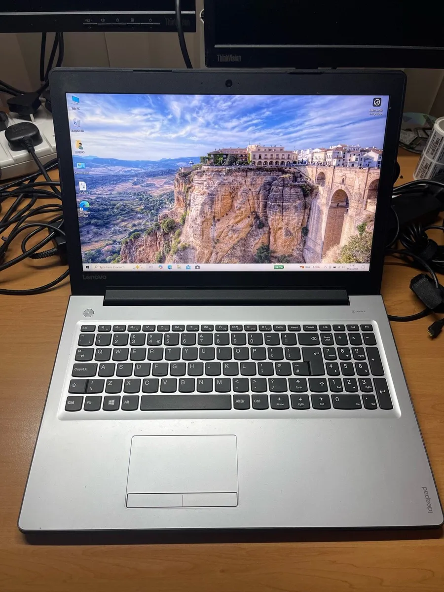 Lenovo laptop i3 pro windows 10 - Image 1
