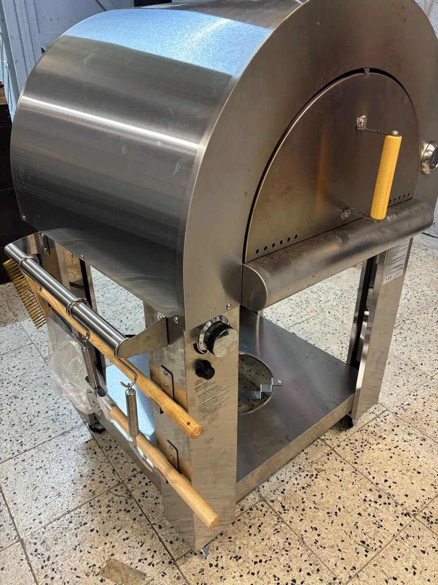 Gas and Wood Fired Duel fuel pizza oven - Image 2