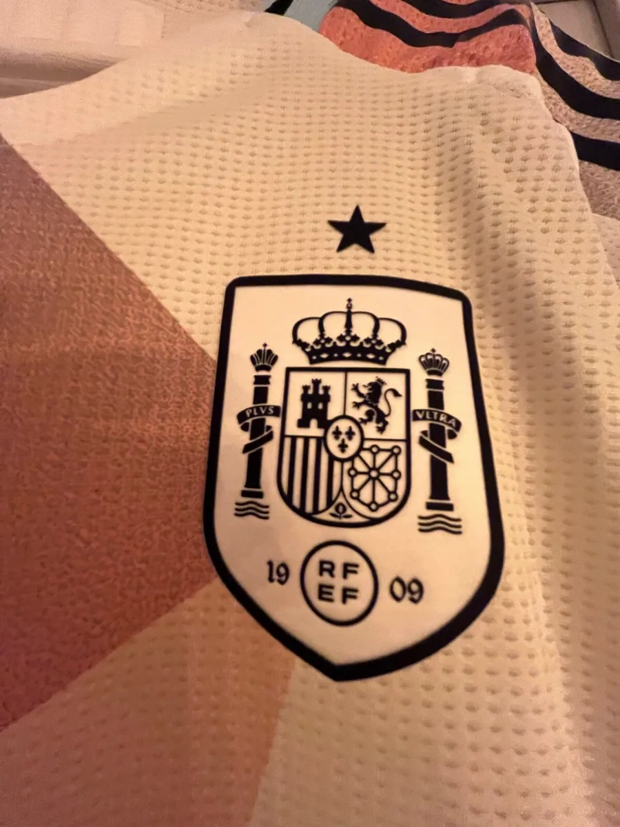 Adidas Spain woman’s team size M - Image 2