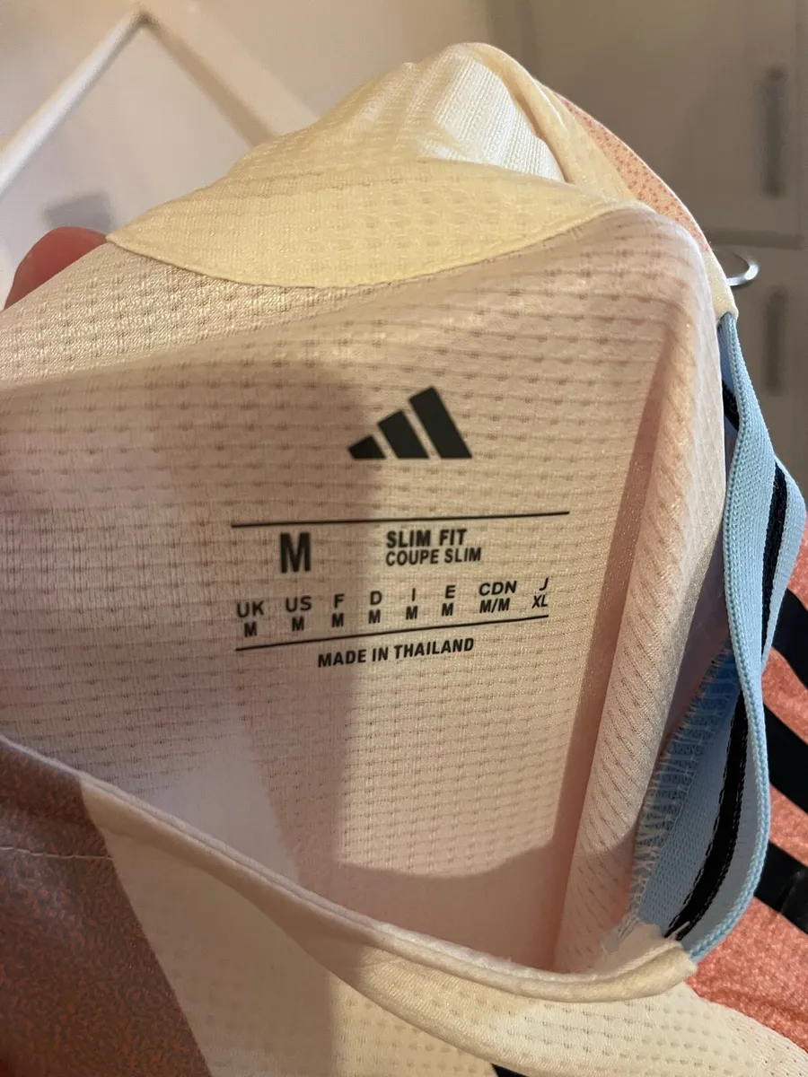 Adidas Spain woman’s team size M - Image 4