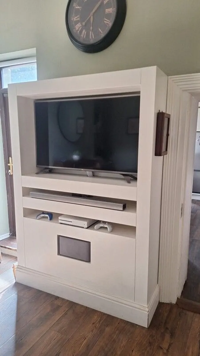 Custom TV unit - Image 1