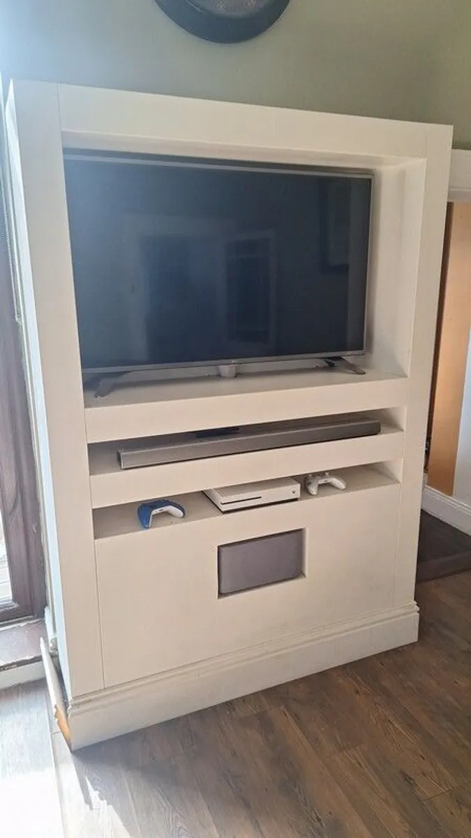 Custom TV unit - Image 2