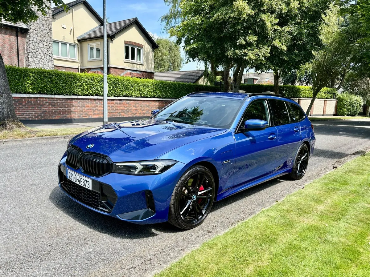 BMW 330e M-Sport touring - Image 2