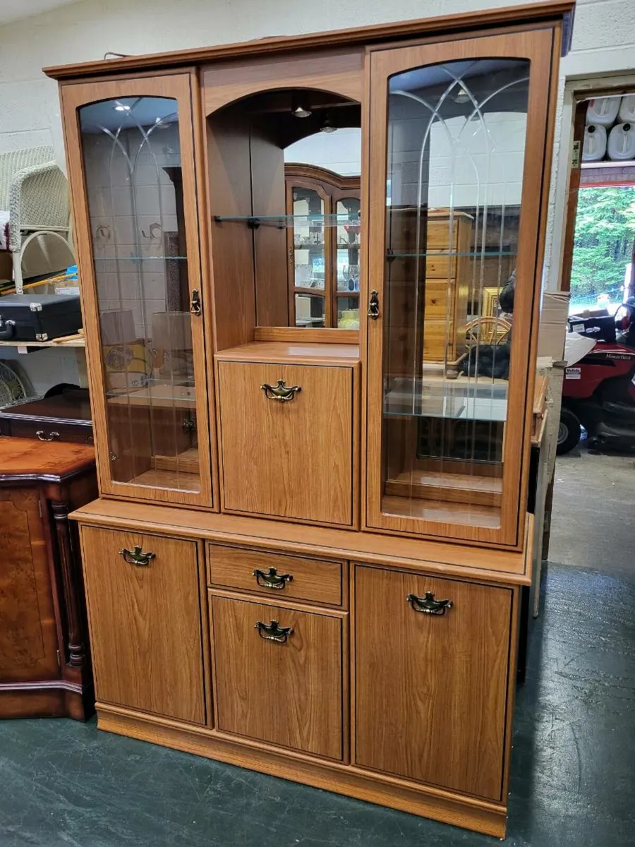 Beautiful light oak coloured Display Cabinet - Image 2