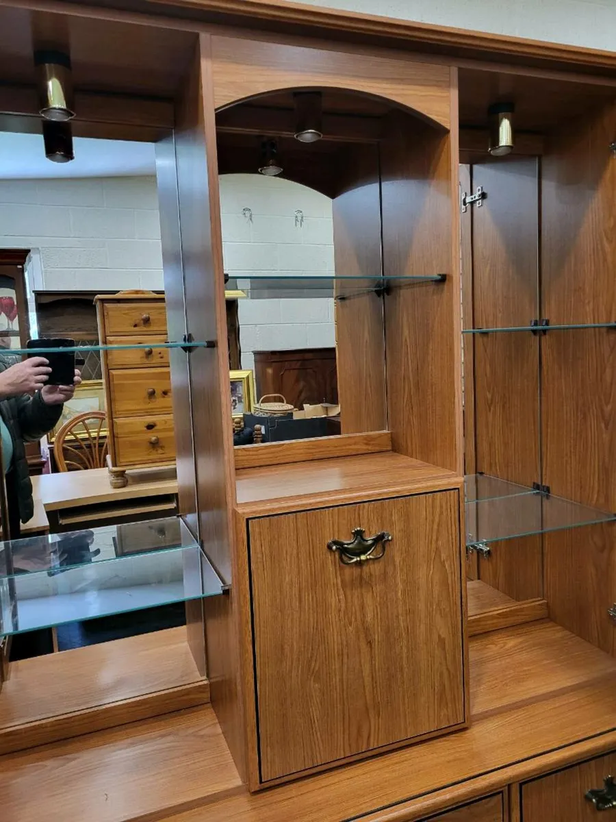 Beautiful light oak coloured Display Cabinet - Image 4