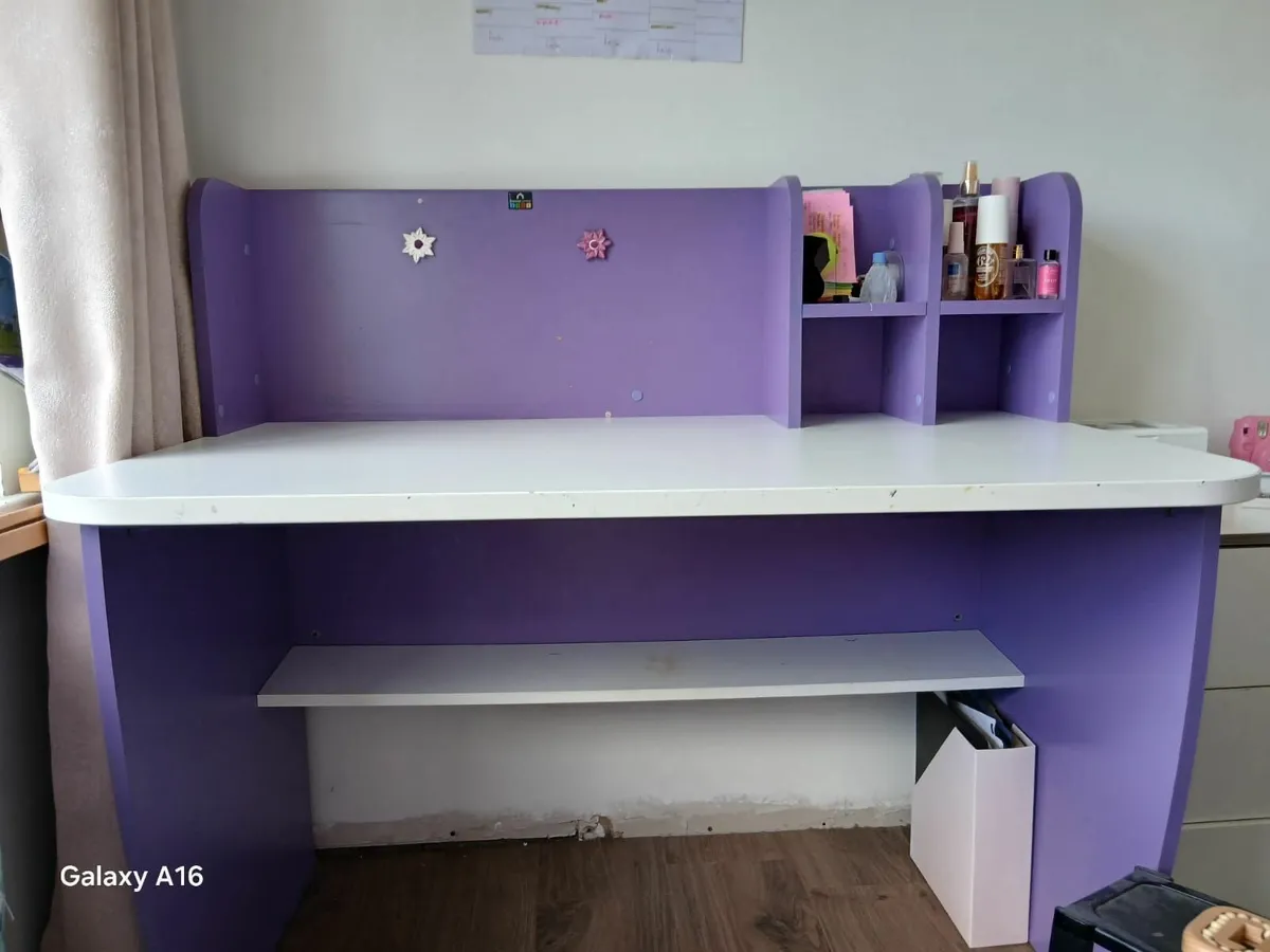 DESK - Image 4
