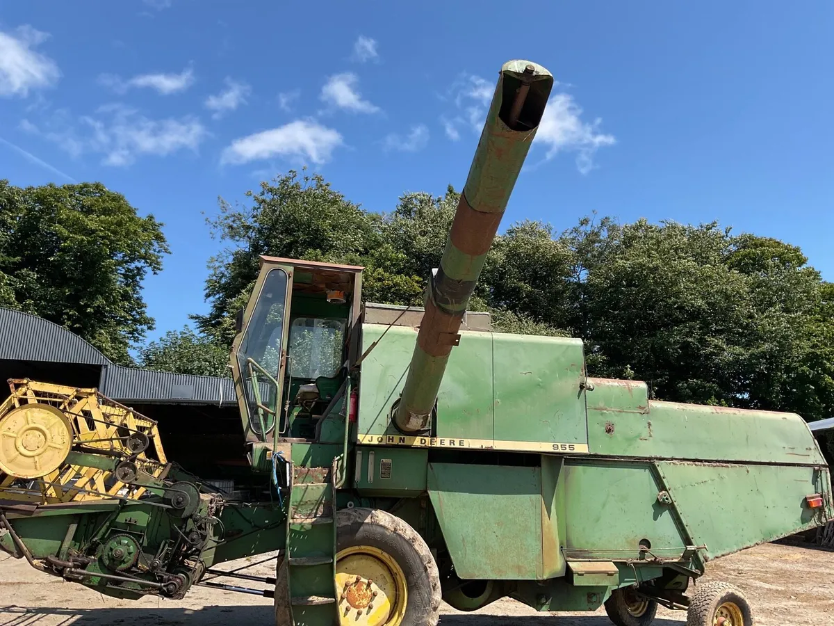 For Sale John Deere 10ft Cut Combine - Image 2