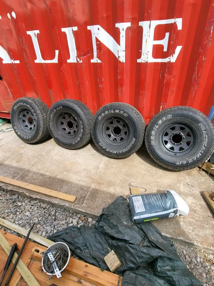 265/70R15 tyre's and rims - Image 1