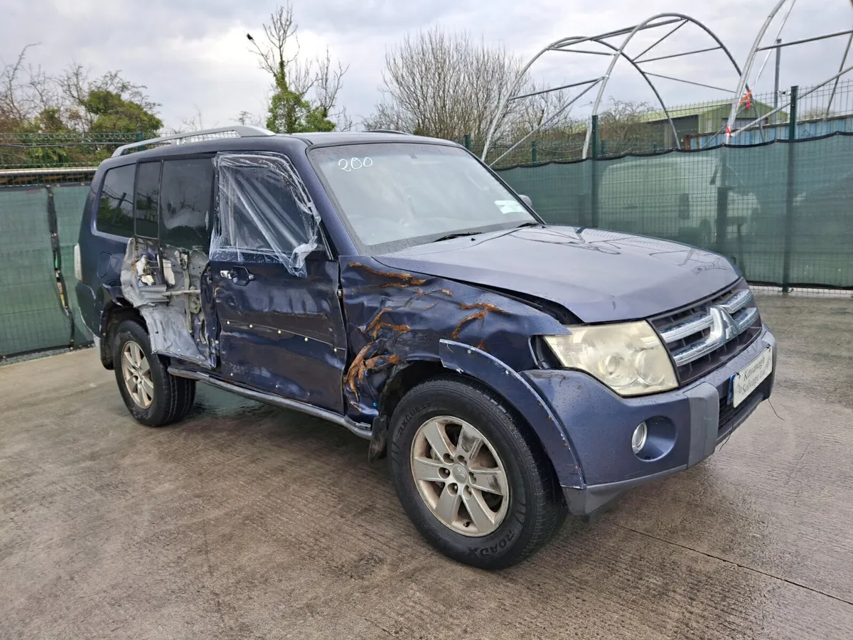 2007 Mitsubishi Pajero  3.2 Diesel Commercial - Image 2