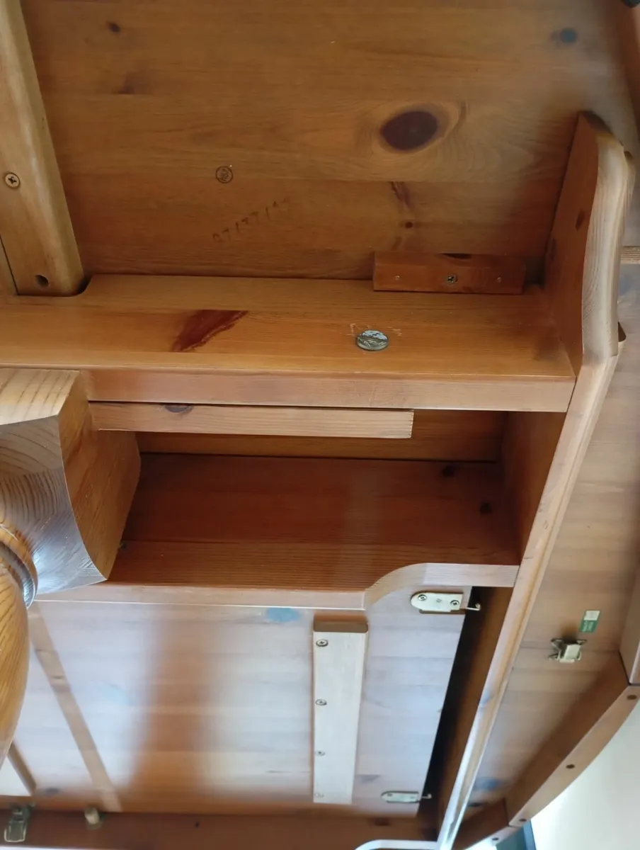 Solid Pine kitchen table - Image 3