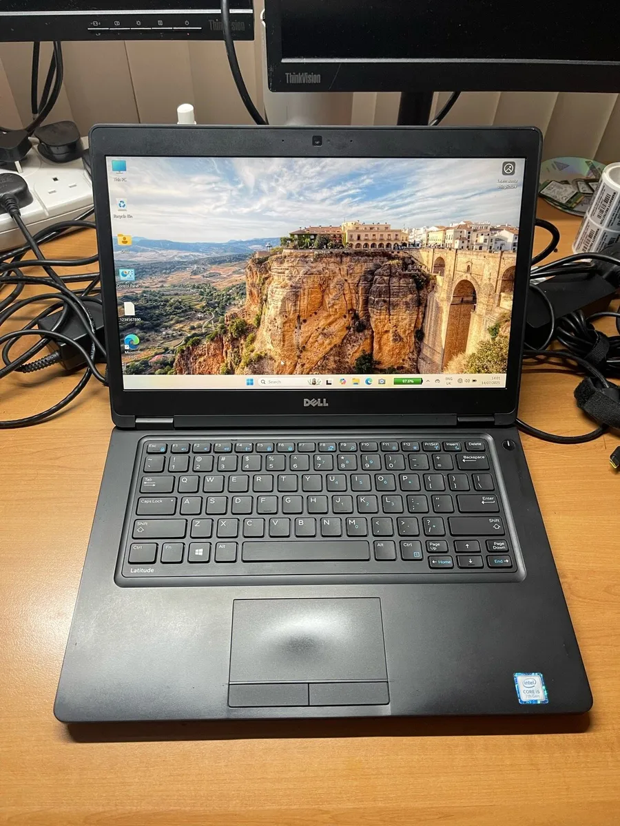 Dell laptop i5 pro 8-256 win 11 - Image 1