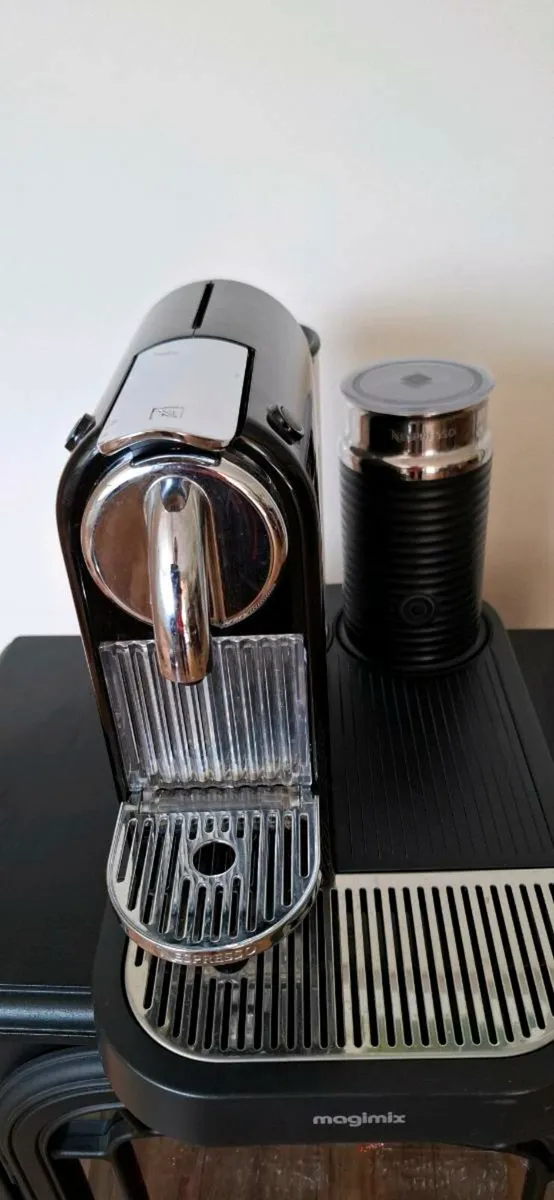 Nespresso coffee machine with milk frother - Image 1