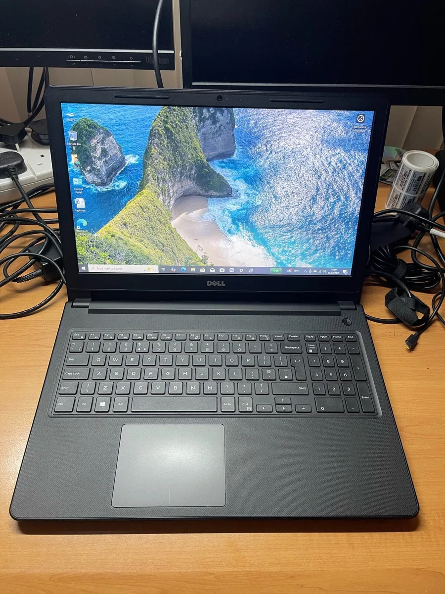 Dell laptop i3 pro windows 10 - Image 1